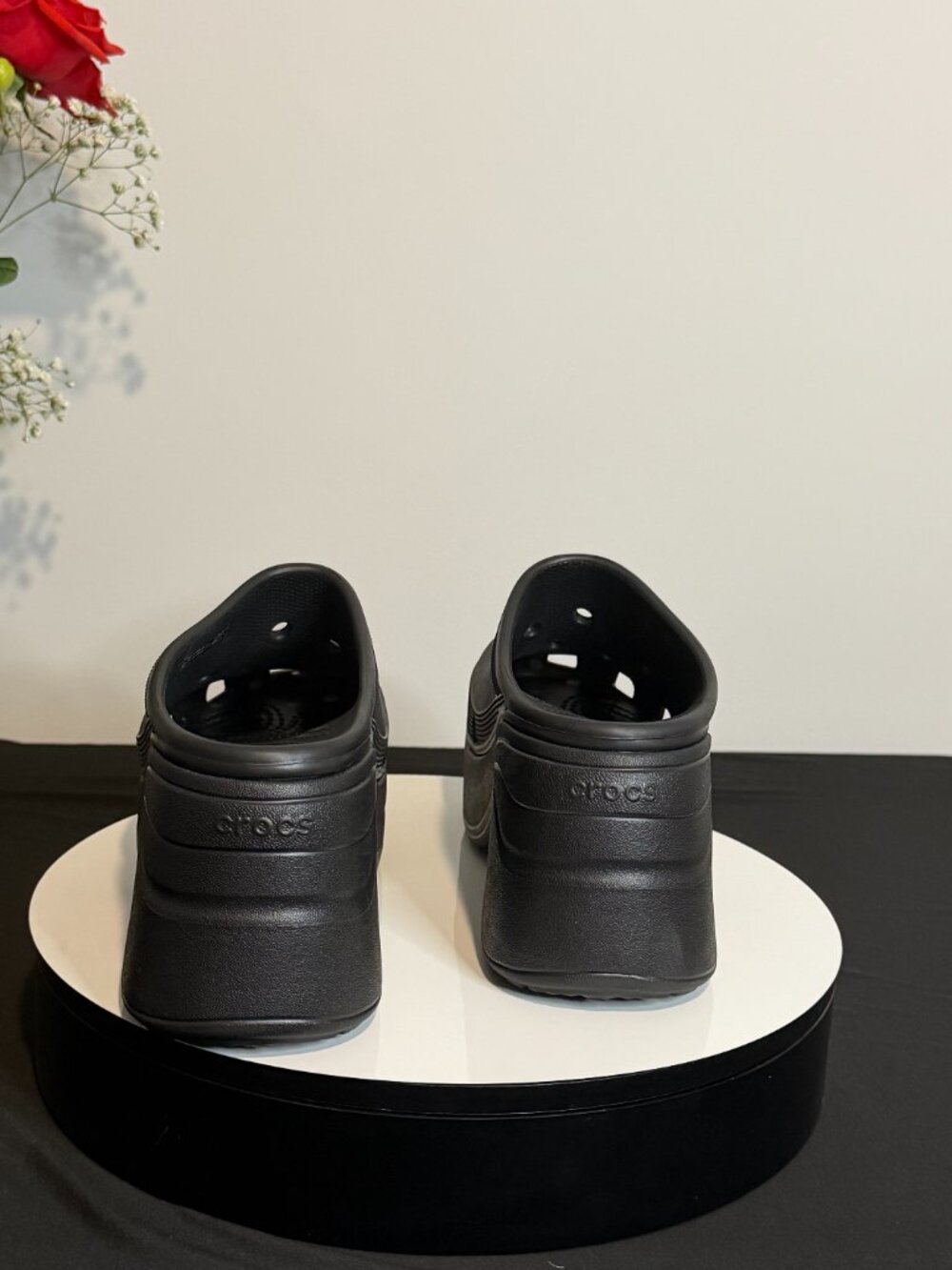 Siren Crocs (Mens 5, Womens 7) - Picture 4 of 9